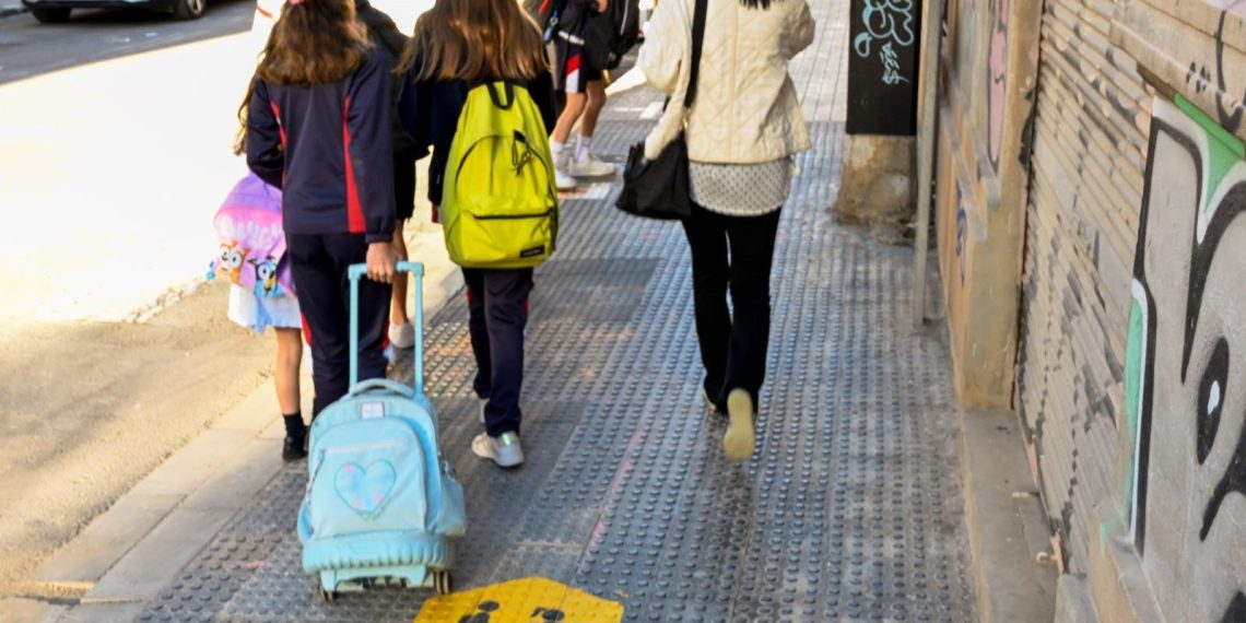Valencia implanta nueve rutas de caminos escolares seguros en Castellar-l’Oliveral y Forn d’Alcedo