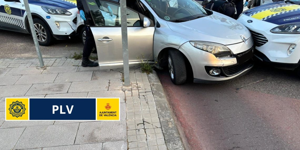 Detenido un taxista ilegal tras una persecución temeraria por Valencia