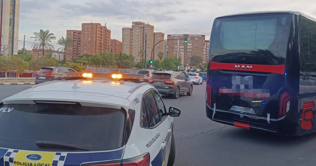La Policía Local de Valencia intercepta a un conductor de autobús bajo los efectos de las drogas