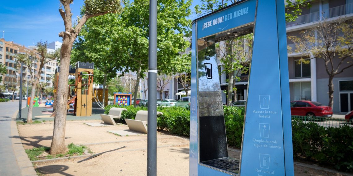 Torrent amplía su red de fuentes de agua potable y refrigerada en zonas estratégicas