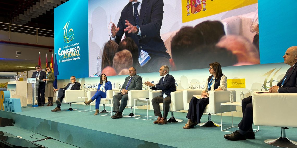 Barrachina defiende en el Congreso Nacional de Regantes un modelo de agua basado en la inversión y el consenso