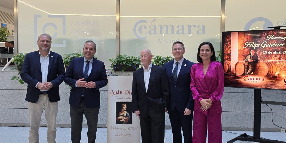 Alicante rinde homenaje a Felipe Gutiérrez de la Vega por su trayectoria vitivinícola