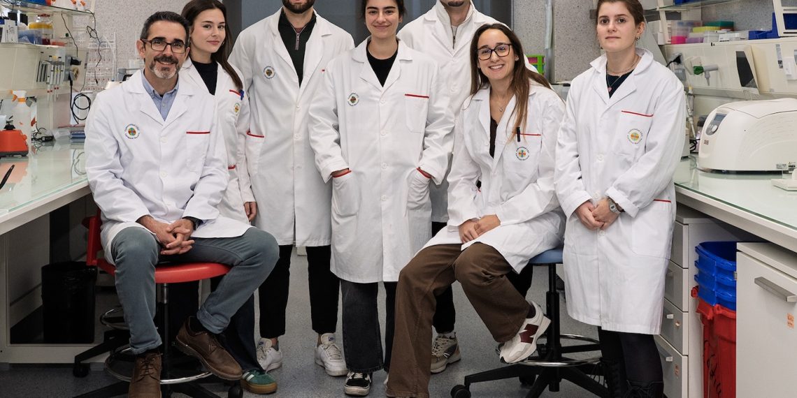 Un estudio de la CEU UCH publicado en Nature advierte sobre el riesgo de usar bacterias sustitutas para estudiar la Listeria en la leche