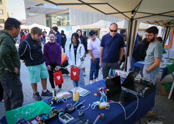 Torrent reúne a cerca de 40 entidades en la V Feria de la FP para acercar la formación y el empleo a los jóvenes