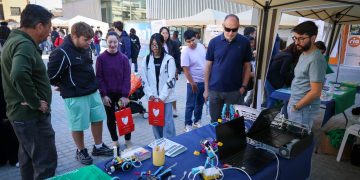 Torrent reúne a cerca de 40 entidades en la V Feria de la FP para acercar la formación y el empleo a los jóvenes