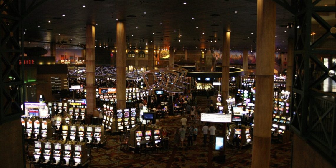 Del blackjack en salas exclusivas al formato multifuncional: la historia de los casinos en la Comunidad Valenciana