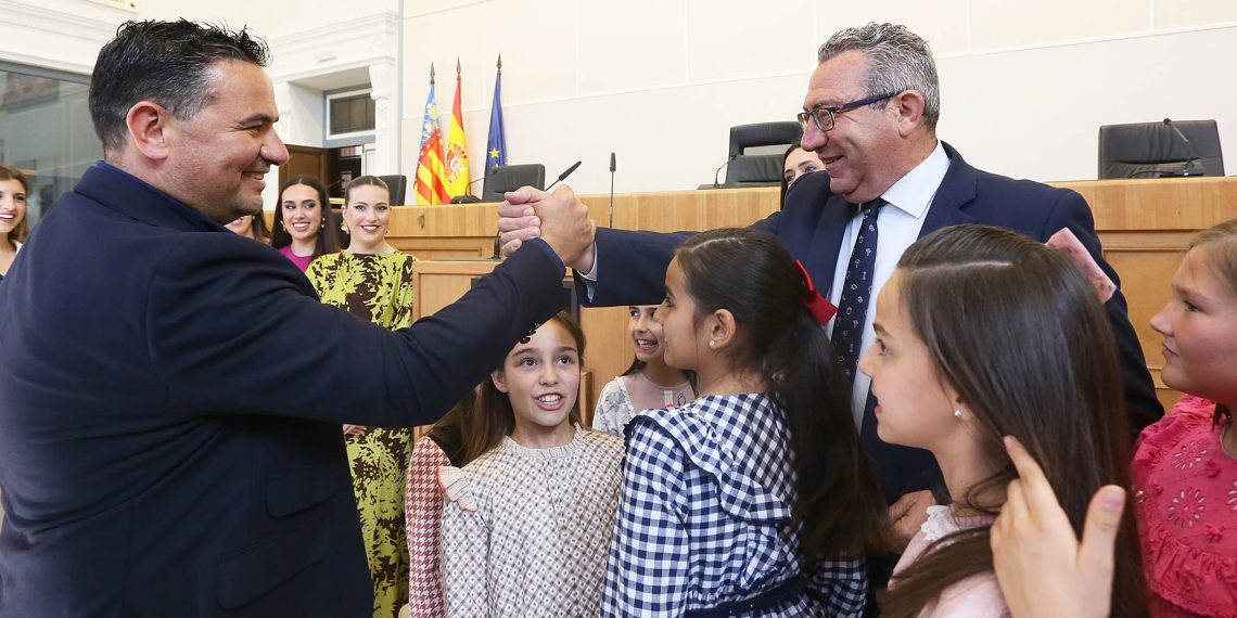 Toni Pérez recibe a les Bellees del Foc 2026 en el Palacio Provincial