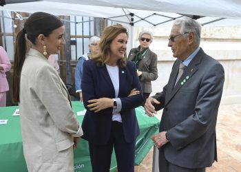 Valencia sale a la calle en la cuestación contra el cáncer con 100 mesas solidarias
