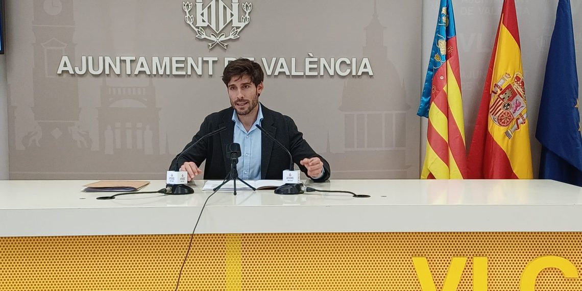 Valencia convoca 43 plazas de mando para reforzar el cuerpo municipal de Bomberos