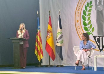Ortí defiende en Valencia una educación compartida entre familias y centros docentes