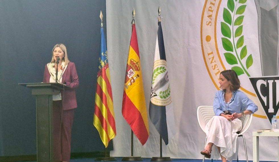 Ortí defiende en Valencia una educación compartida entre familias y centros docentes