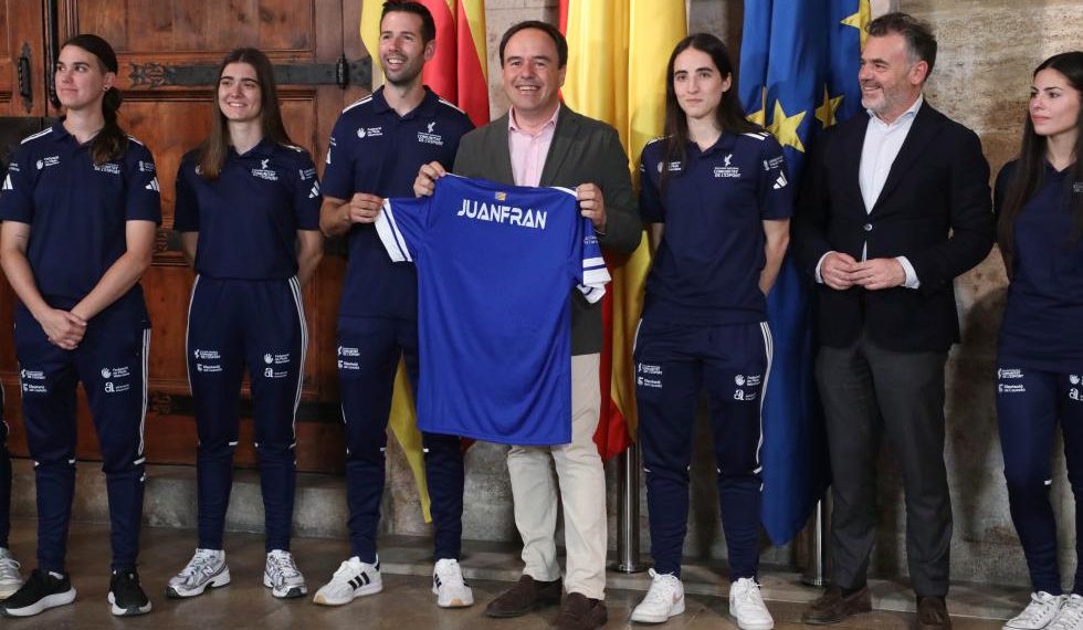 Pérez Llorca reafirma el apoyo del Consell a la pilota valenciana tras el éxito en el Mundial