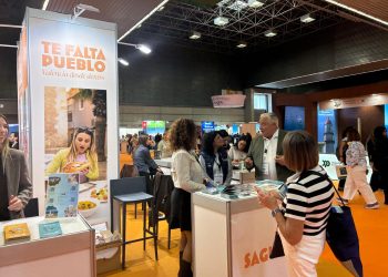 La Diputación de Valencia promociona su oferta estival en la feria Expovacaciones de Bilbao