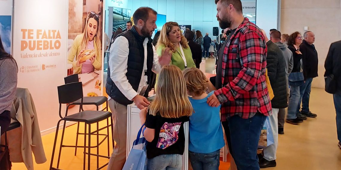 La Diputación de Valencia impulsa la oferta turística valenciana en la feria ARATUR de Zaragoza