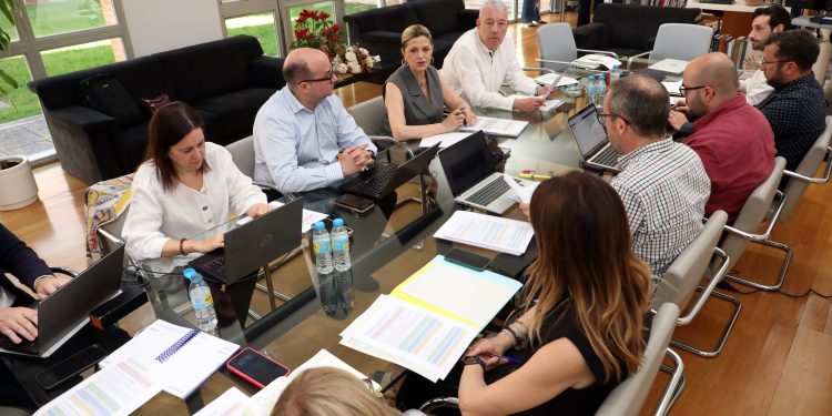 Educación retomará la negociación con los sindicatos tras recibir su documento