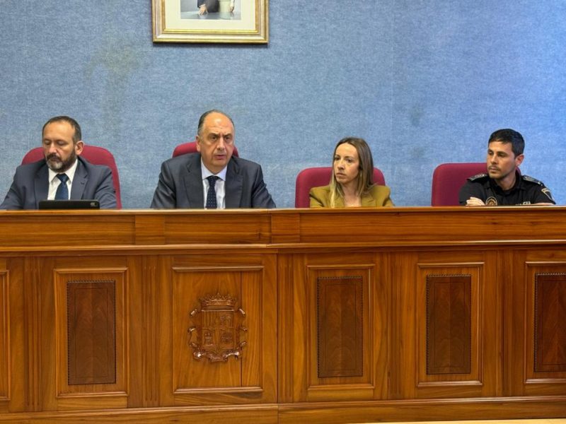 Emergencias impulsa el carné identificativo único para policías locales en varios municipios valencianos