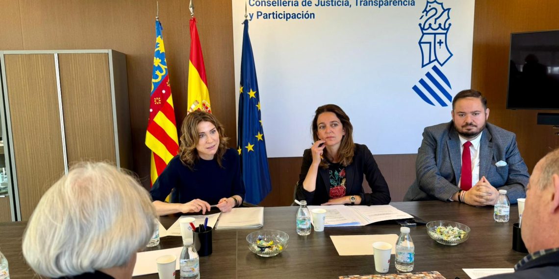 Justicia refuerza la participación ciudadana con el movimiento vecinal valenciano