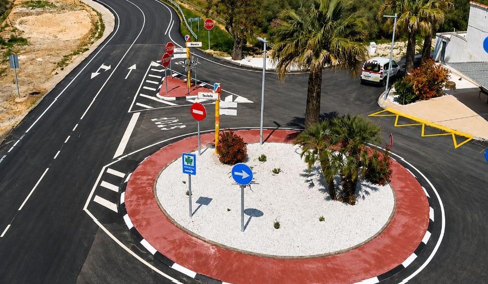 La Generalitat invierte 410.000 euros en una rotonda para mejorar la seguridad vial en Bellus