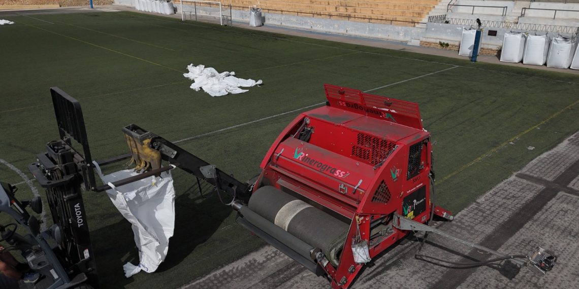 Ivace+i Innovación impulsa el reciclaje integral de césped artificial para crear mobiliario deportivo y nueva hierba sintética