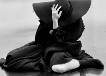 El Teatre Arniches presenta el espectáculo ‘Emigradas’, de la compañía valenciana Cienfuegos Danza