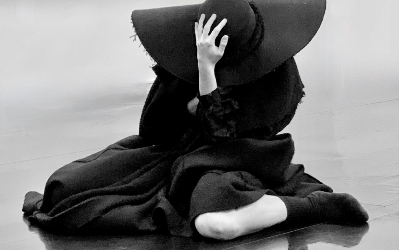 El Teatre Arniches presenta el espectáculo ‘Emigradas’, de la compañía valenciana Cienfuegos Danza