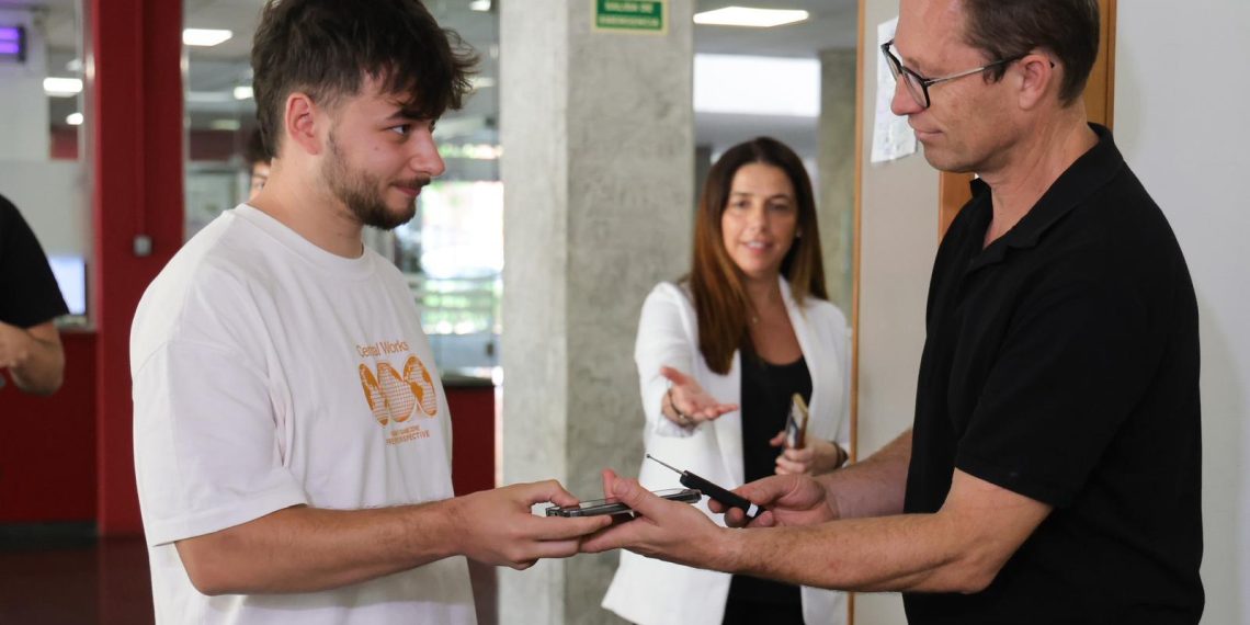 La PAU valenciana incorporará detectores tecnológicos para localizar móviles y dispositivos electrónicos