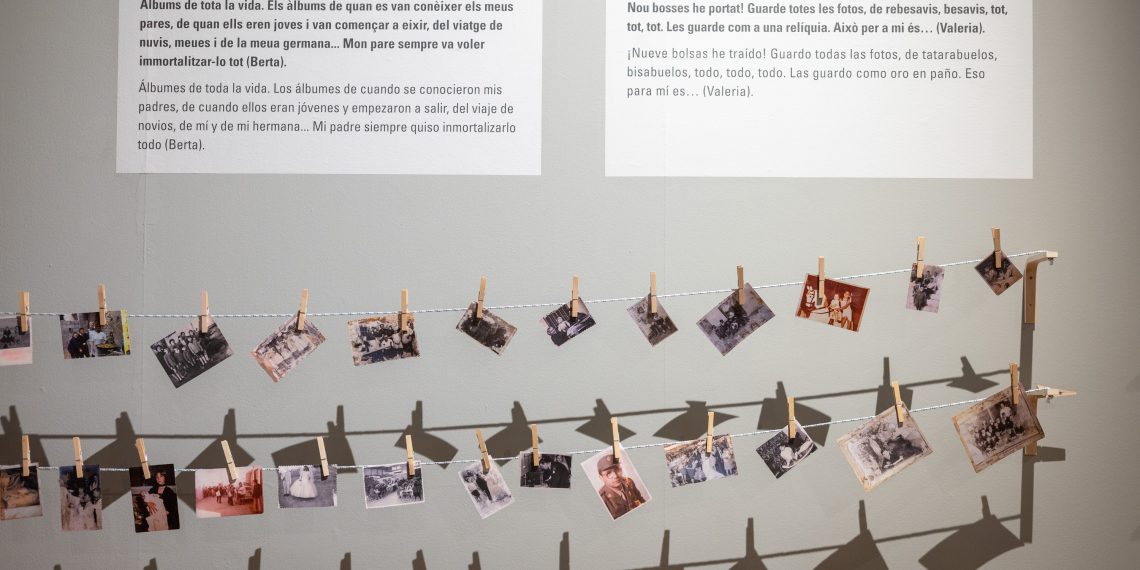 El Consorci de Museus expone en la Casa de la Cultura de Utiel las fotografías recuperadas tras la riada