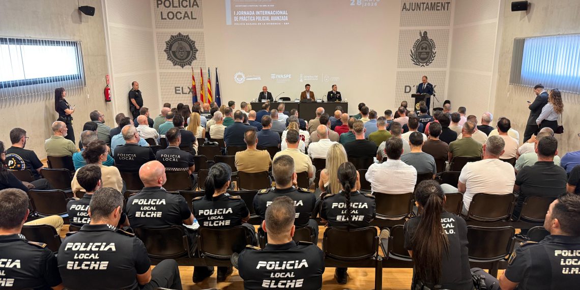 Valderrama defiende la innovación tecnológica y la “policía basada en la evidencia” en una jornada internacional en Elche