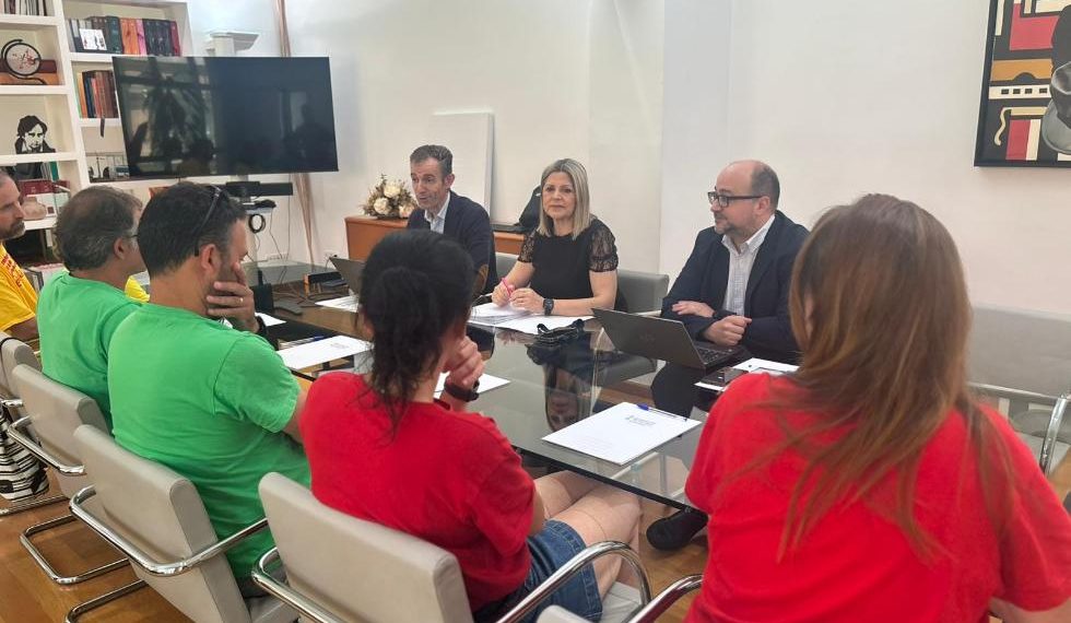 Educación convoca una nueva reunión con los sindicatos para intentar desbloquear la huelga