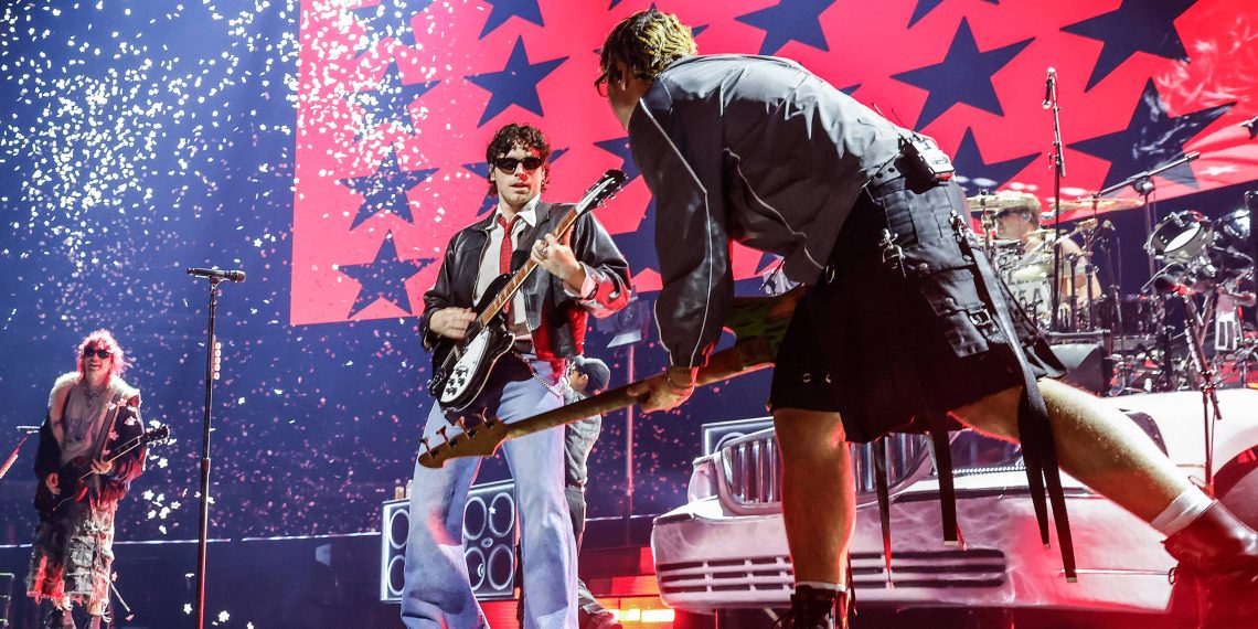 5 Seconds of Summer arrasa en su debut en Valencia con un Roig Arena abarrotado