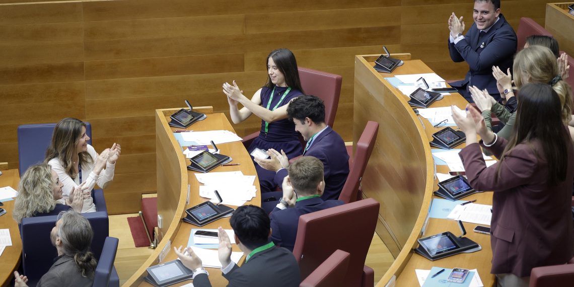 La Universitat de Valencia gana el Parlamento Universitario con una propuesta para acercar las instituciones a los jóvenes