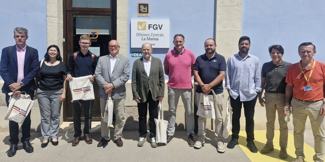 Una delegación de Brasil visita el TRAM d’Alacant para conocer el modelo de transporte integrado
