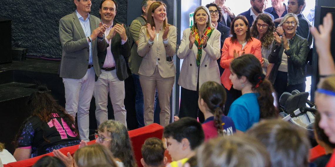 Pérez Llorca defiende las artes como motor de innovación y calidad en la educación pública
