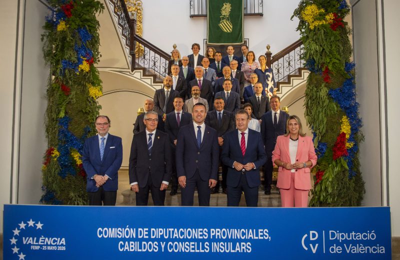 Mompó reclama una financiación justa para los municipios en la comisión de diputaciones y cabildos