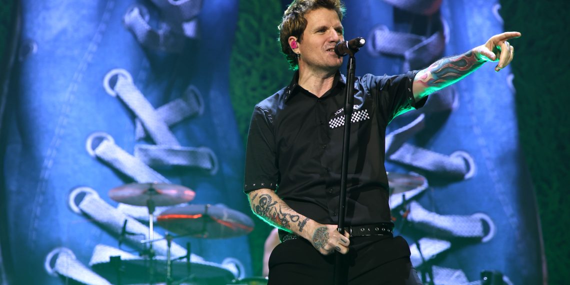 Dani Martín revive 25 años de éxitos en el Roig Arena