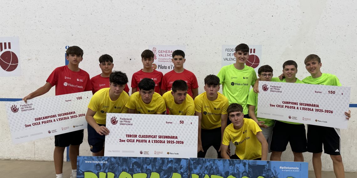 Castellón corona a los mejores centros de Secundaria en la final de Pilota a l’Escola en Valencia