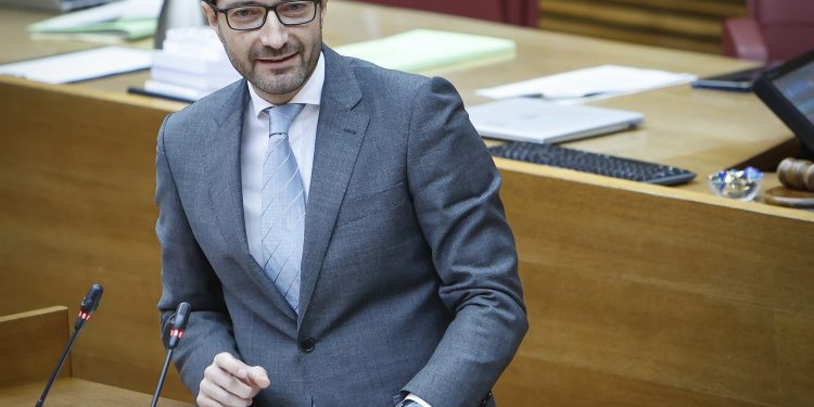 Lecha vincula la parálisis de la N-232 en Morella con la trama de mordidas del caso Ábalos