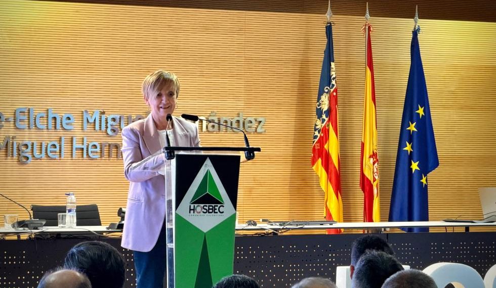 Cano pide acelerar las obras en los aeropuertos para sostener el crecimiento turístico