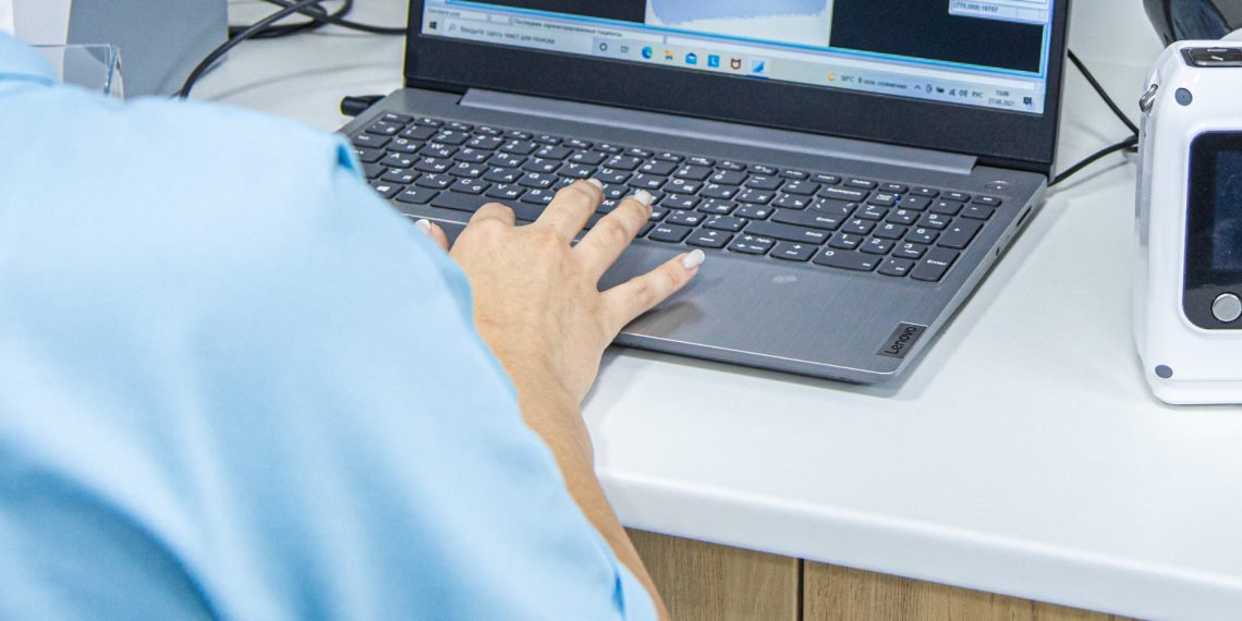 Sanidad renueva el equipamiento informático de la hospitalización a domicilio en la Comunitat Valenciana