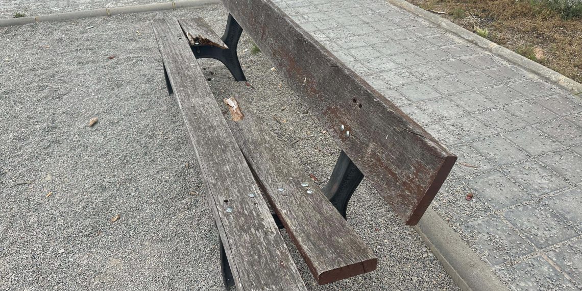 Vecinos de Albalat dels Sorells denuncian el abandono de los parques infantiles