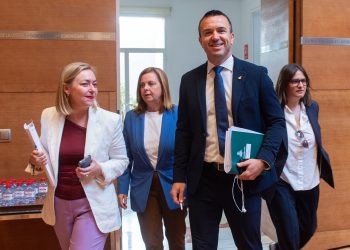 La Diputación de Valencia financiará la sala multiusos de Anna, la plaza de Piles y el nuevo mercado de Ayora con el Pla Obert