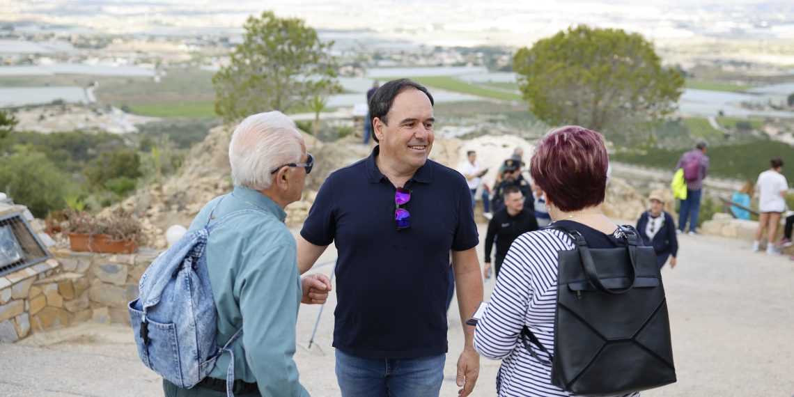 Pérez Llorca participa en la tradicional romería de San Pascual Bailón en Monforte del Cid