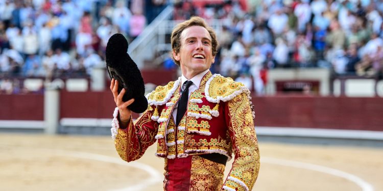 Los toros de La Quinta y el Román Collado, protagonistas del estreno de À Punt en Las Ventas