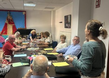 Sueca impulsa un taller de escritura para mayores centrado en la memoria en Valencia
