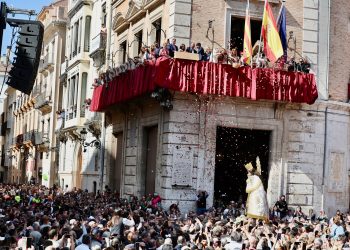 Mercavalencia reivindica el papel de la flor en el acto más emotivo de las fiestas de la Virgen