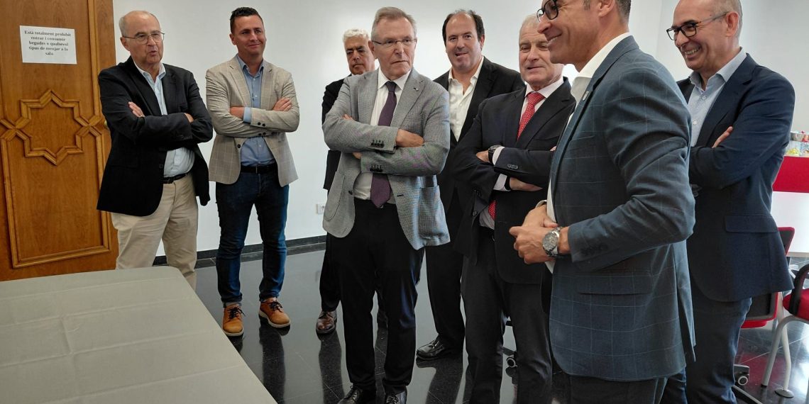 Toni González se reúne con Ercros tras su compra por Bondalti y refuerza su apuesta industrial en Almussafes