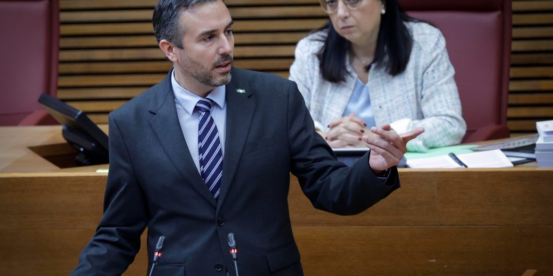 Miguel Pascual (VOX) al PSOE: «Mientras regularizan a un millón de ilegales, nuestros jóvenes siguen sin poder alquilar o comprar una vivienda»