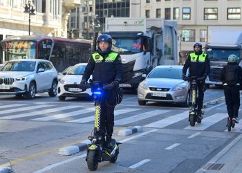 La Policía Local de Valencia intensifica los controles a patinetes eléctricos en los barrios