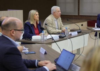 Educación propone bajar ratios y reducir la burocracia en la escuela pública valenciana