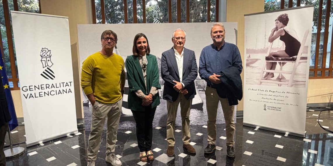 La Generalitat repasa la historia reciente de Alicante con una exposición sobre el Real Club de Regatas con fotografías de Perfecto Arjones